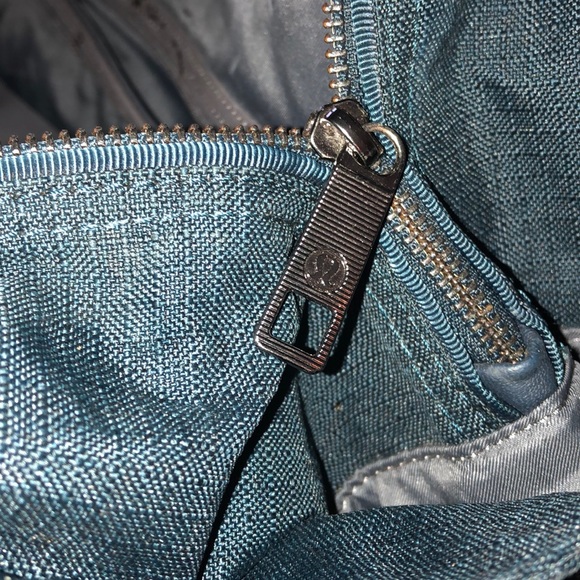 Lululemon “go wold” duffle bag. - Picture 5 of 5